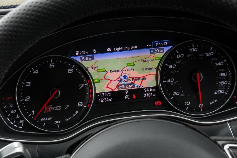 Панель приборов Audi RS7 Sportback Performance 2016 года  (UK) (фото 20 из 21)
